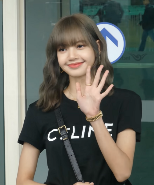 Fayl:Blackpink Lisa 190621 2.png