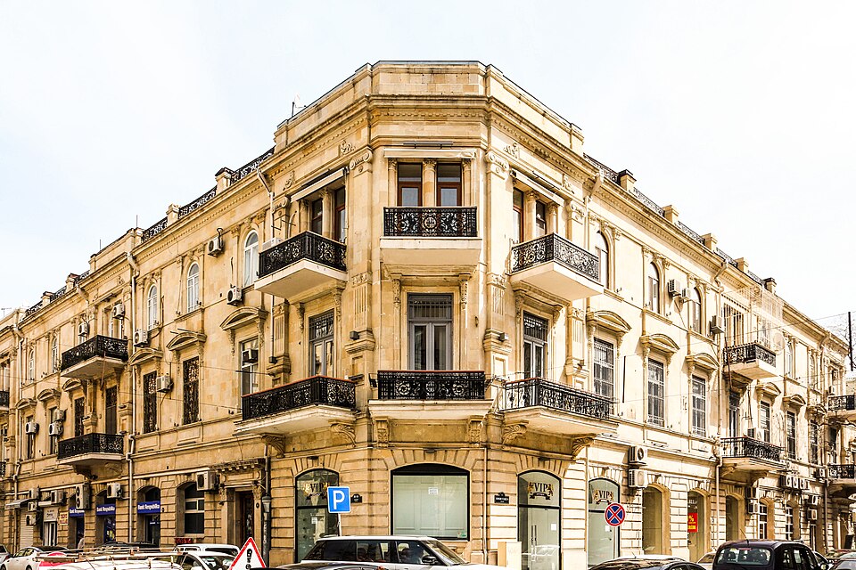 Fayl:Building on Khagani Street 14.jpg