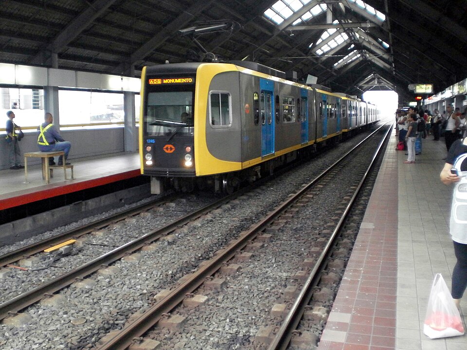 Fayl:LRT-1 Blumentritt 2011.jpg