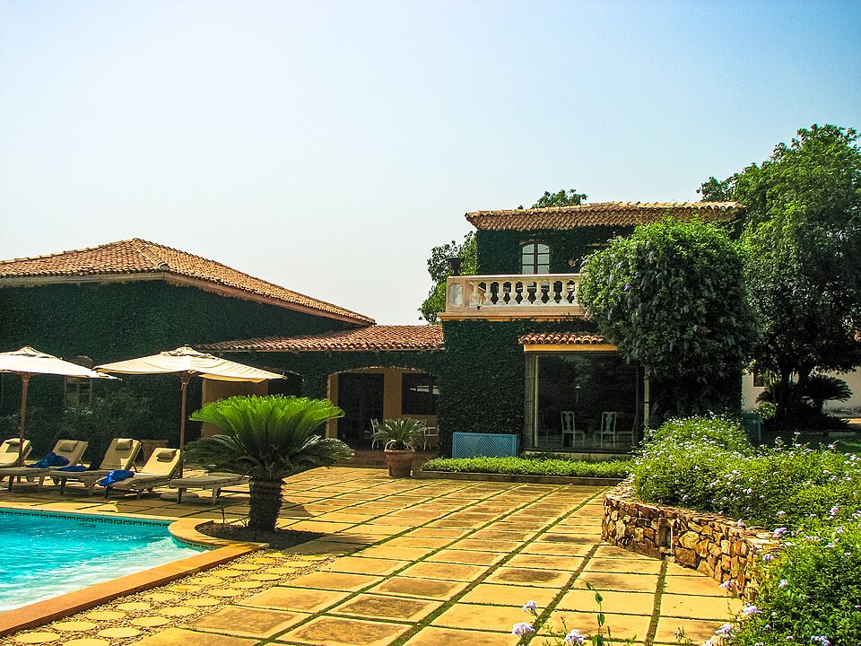 Fayl:Luxury Villa House (South Ghana).jpg