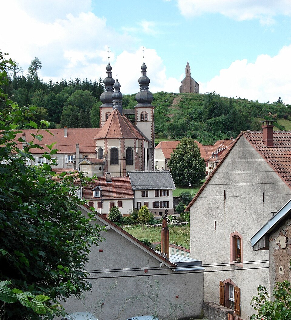 Fayl:Saint-Quirin Église et Haute Chapelle.JPG