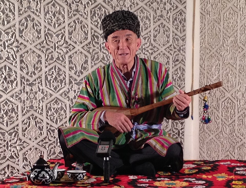 Fayl:Singing Abdunazar Poyonov.jpg
