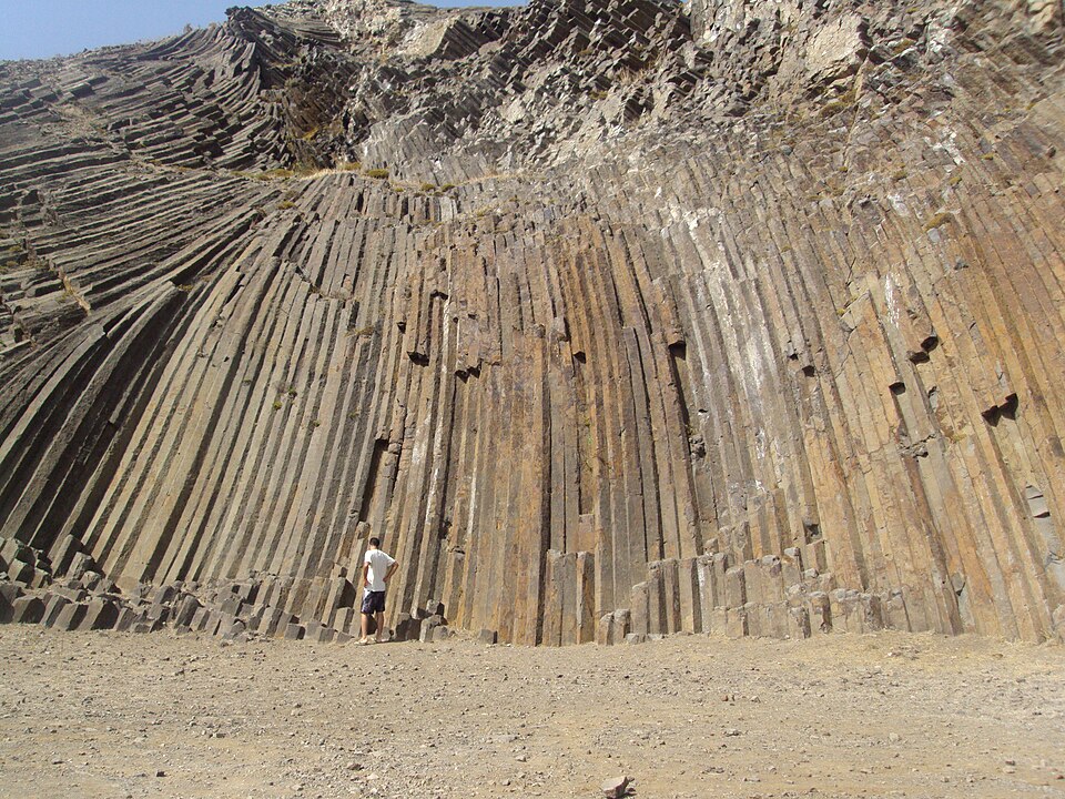 Fayl:BasaltColumns PortoSanto.JPG