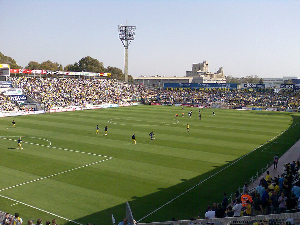 Fayl:Bloomfield Stadium21.jpg