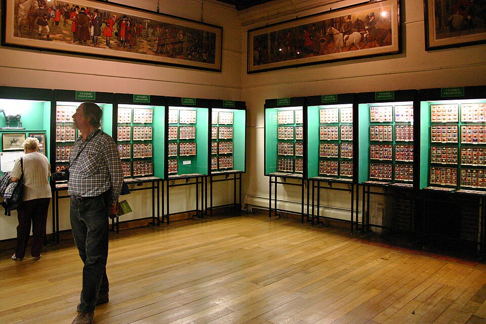 Fayl:Château de Gien-142-Jagdmuseum-Knopfsammlung-2008-gje.jpg