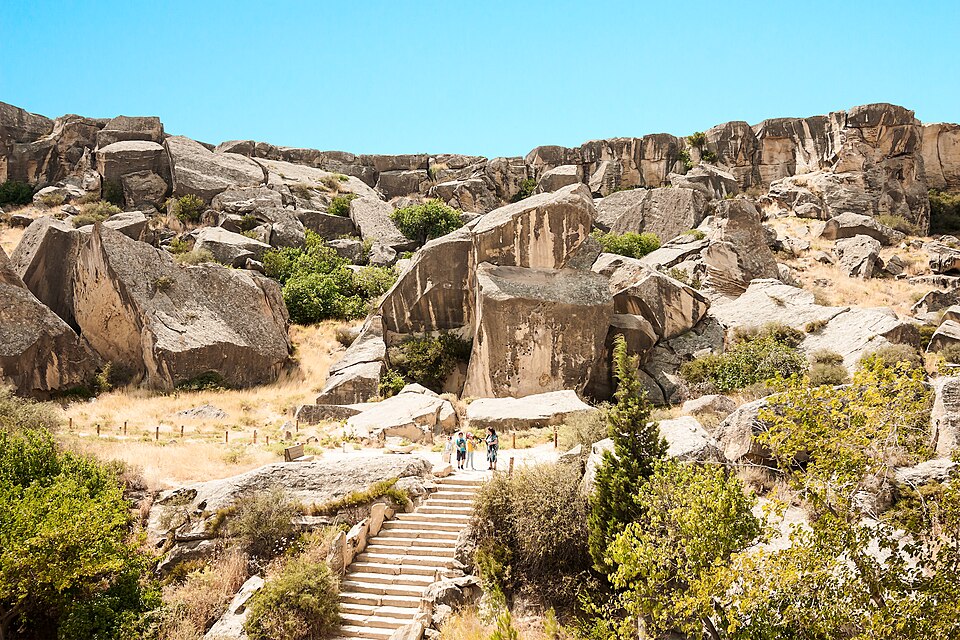 Fayl:Gobustan Nature Reserve 8385.jpg
