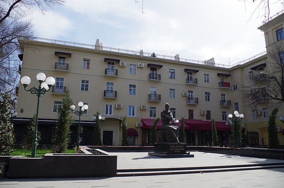 Shota Rustaveli haykali
