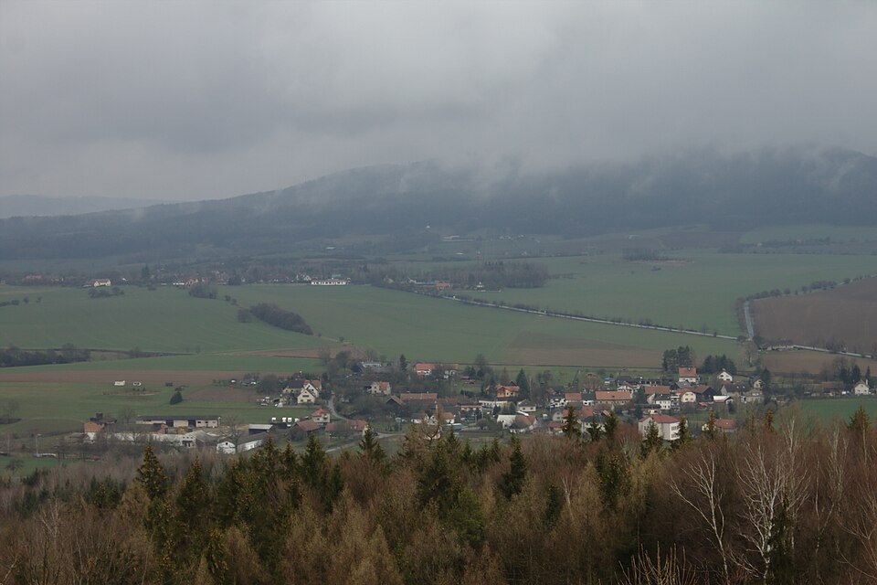 Fayl:Brada-Rybníček, pohled na Jinolice.jpg