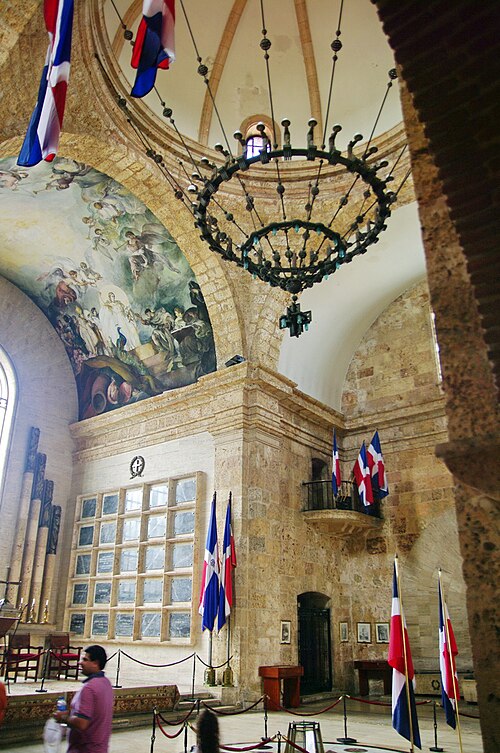 Fayl:DOMREP-s-dom-panteon-innen.jpg
