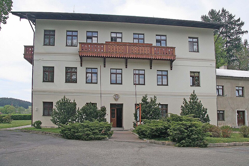 Fayl:Dalečín - zámek.jpg