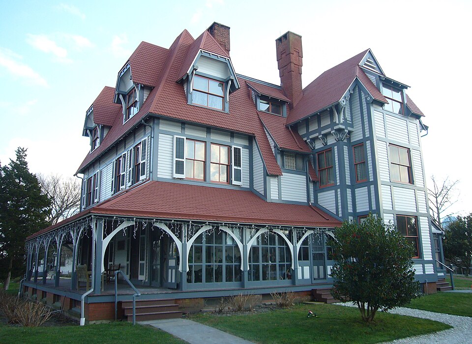 Fayl:Emlen-physick-estate.jpg