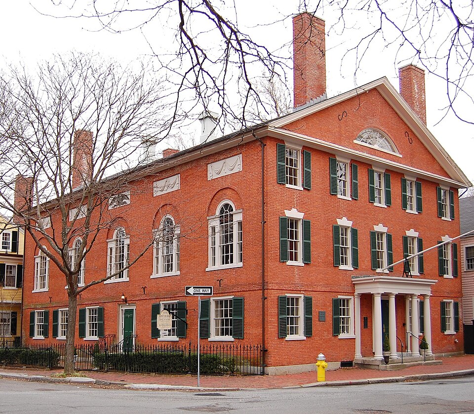 Fayl:Hamilton Hall (Salem).jpg