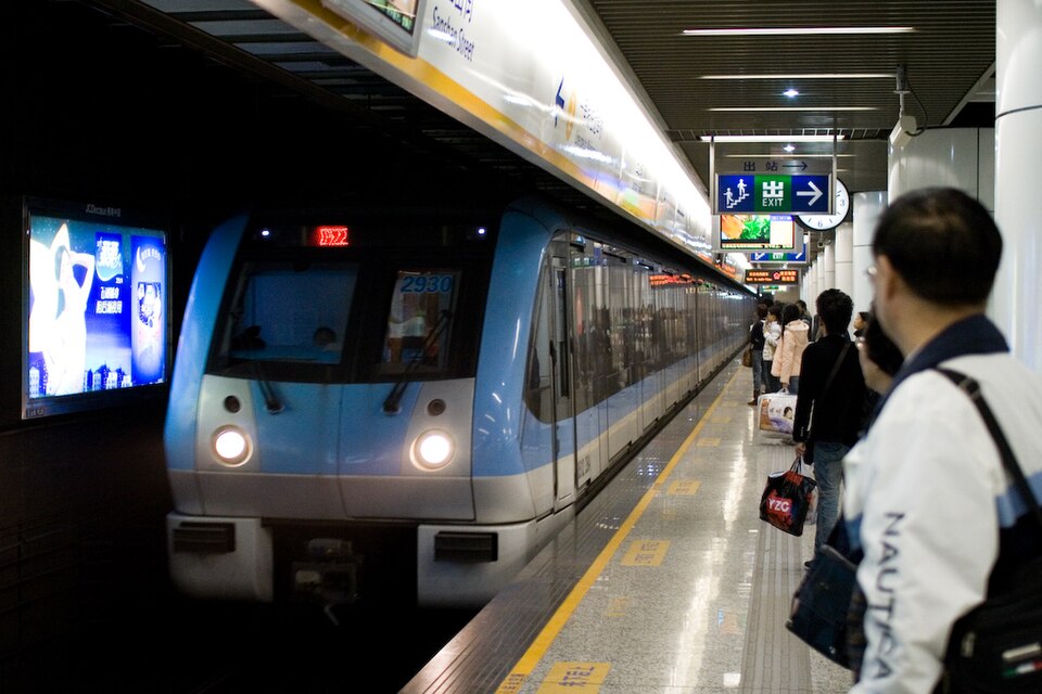 Fayl:Nanjing Metro Arriving.jpg