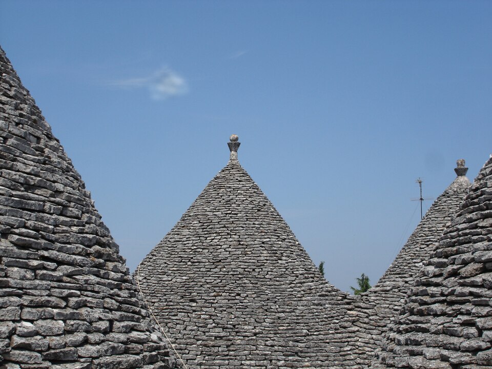 Fayl:Toits Alberobello (1024).jpg