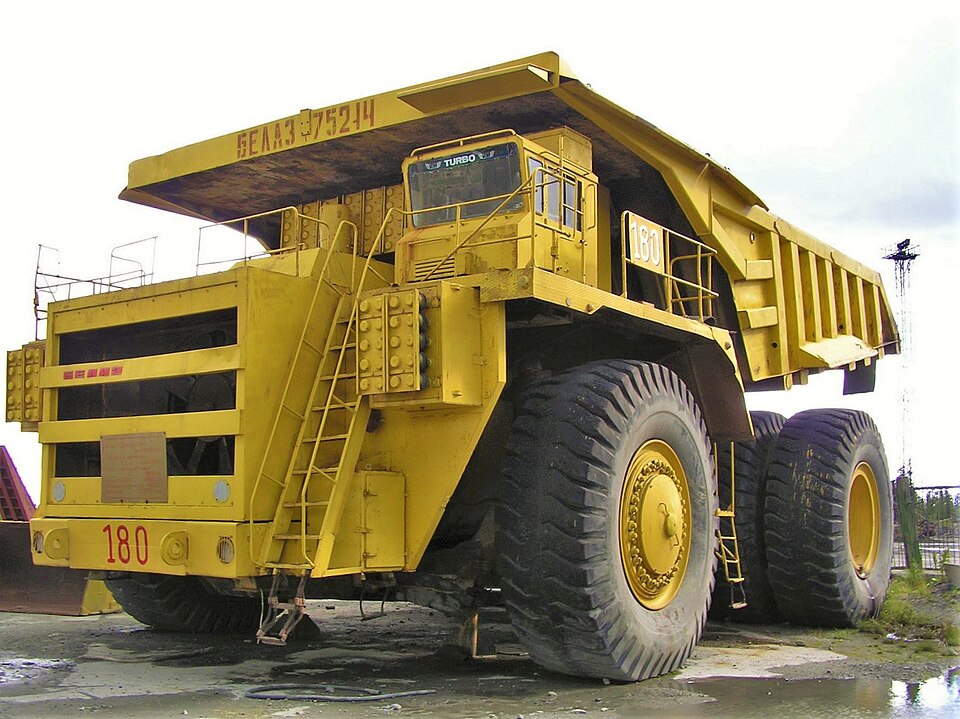 Fayl:BelAZ haul truck.jpg