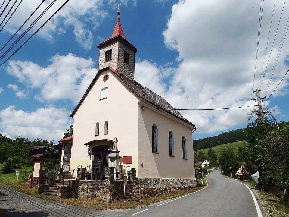 Fayl:Janoušov, kaple (1).jpg