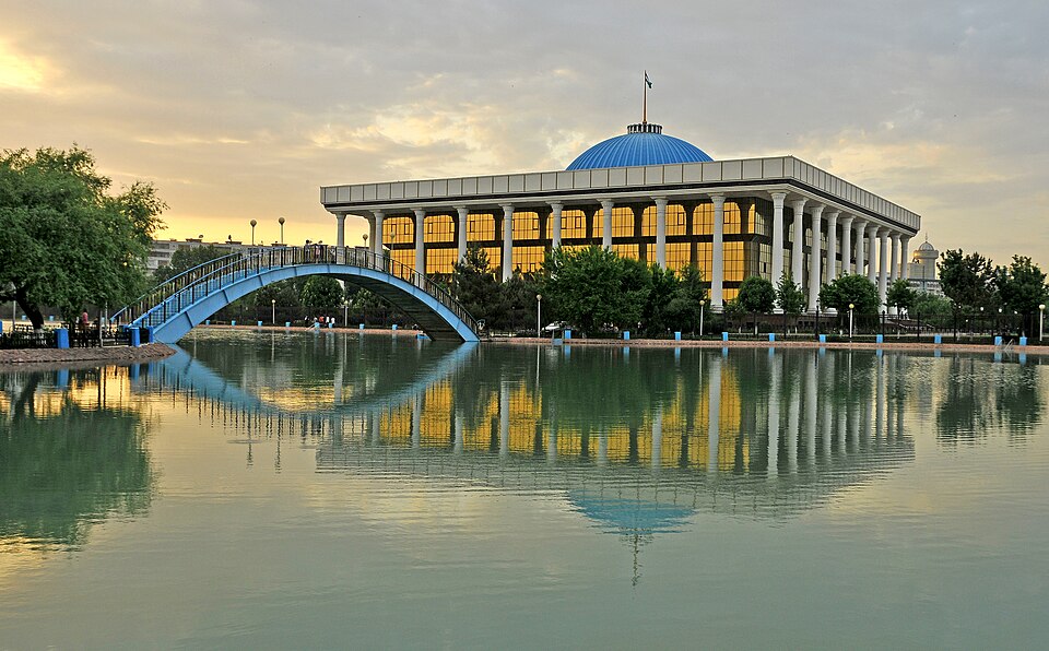 Fayl:Tashkent, Paque Navoi 3.jpg