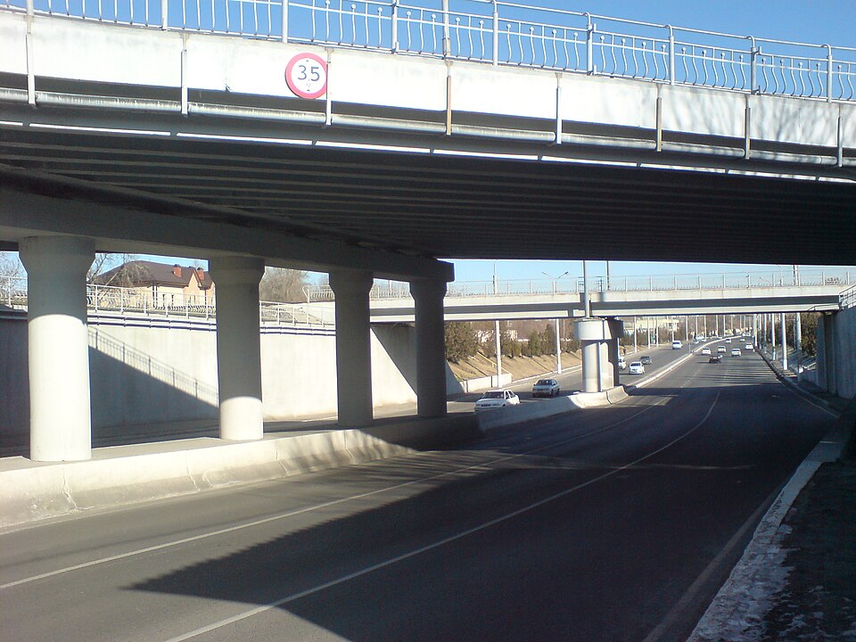Fayl:Bridges through Ziyolilar street.JPG