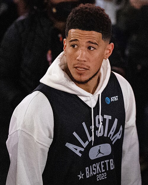Fayl:Devin Booker (2022 All-Star Weekend).jpg