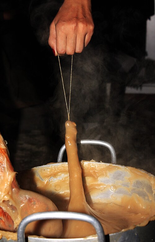 Fayl:Making of Churchkhela (6253776040).jpg