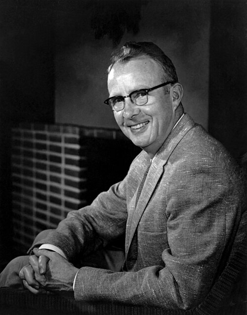 Fayl:Portrait of Luis Alvarez.jpg