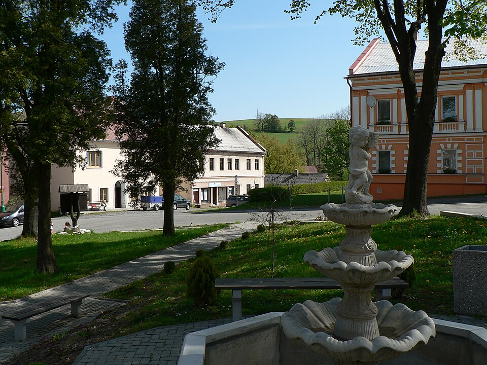Fayl:RyzovisteNamesti.jpg