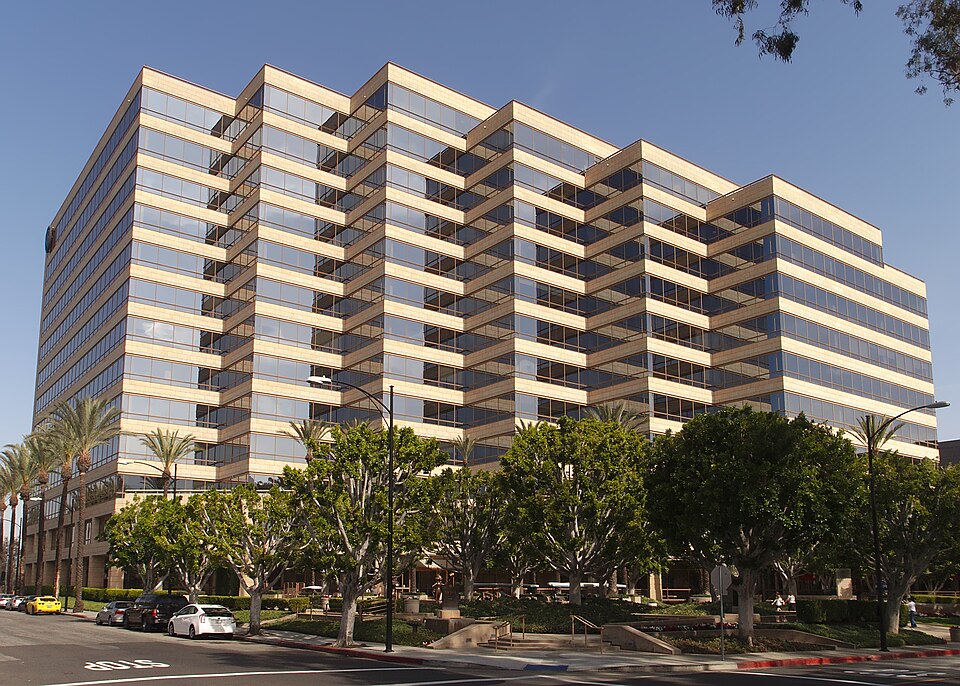 Fayl:Warner studios office building burbank.jpg