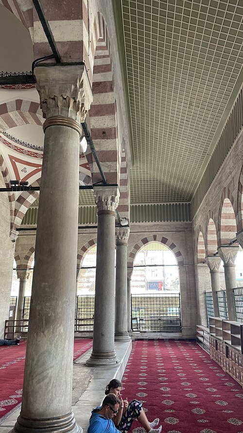 Fayl:Kılıç Ali Pasha Mosque Entrance.jpg