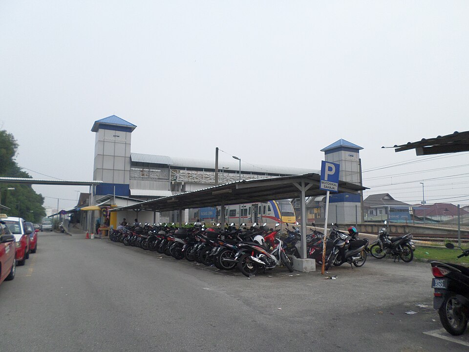 Fayl:Padang Jawa Railway Station.JPG