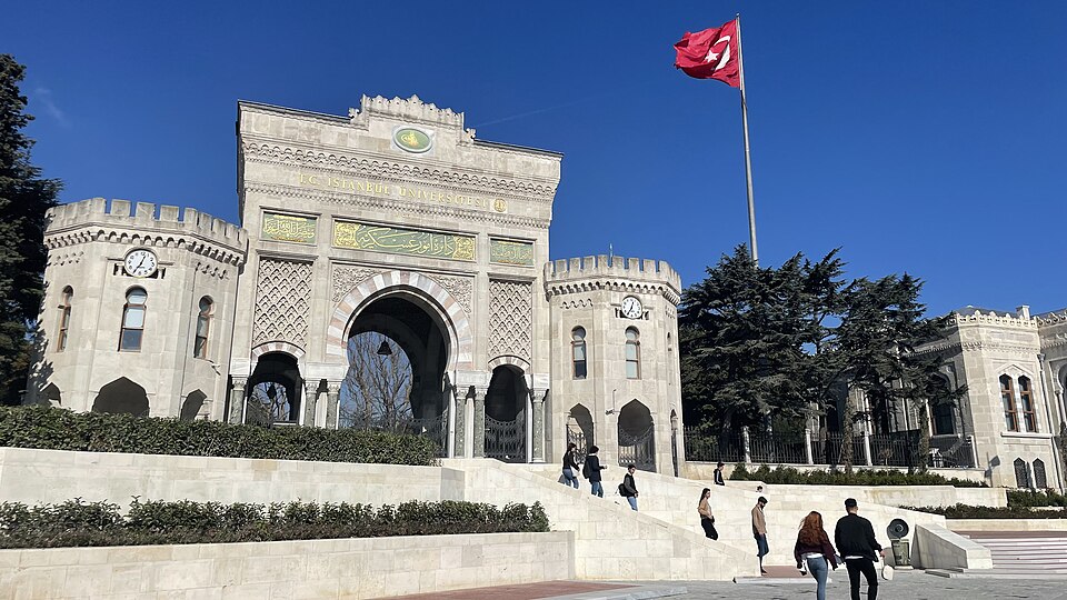 Fayl:İstanbulUniversityGate2.jpg