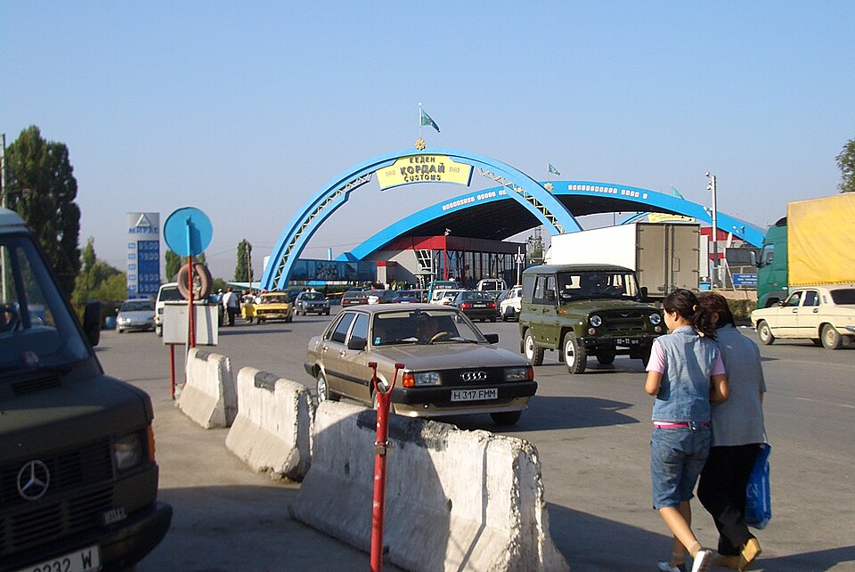 Fayl:E8398-Korday-entering-KZ.jpg