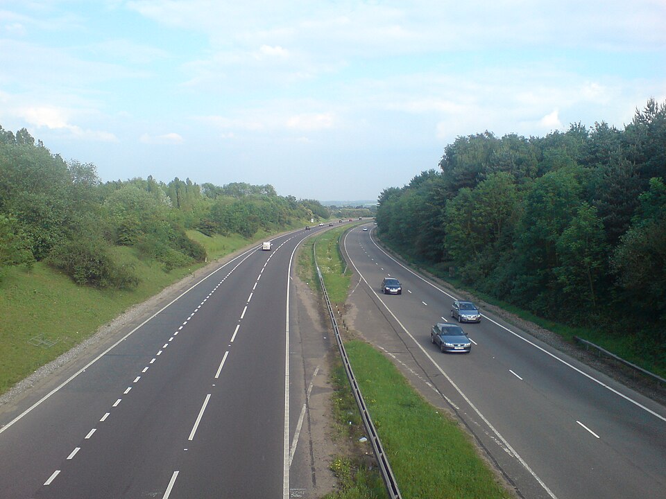 Fayl:HertfordA10London.JPG