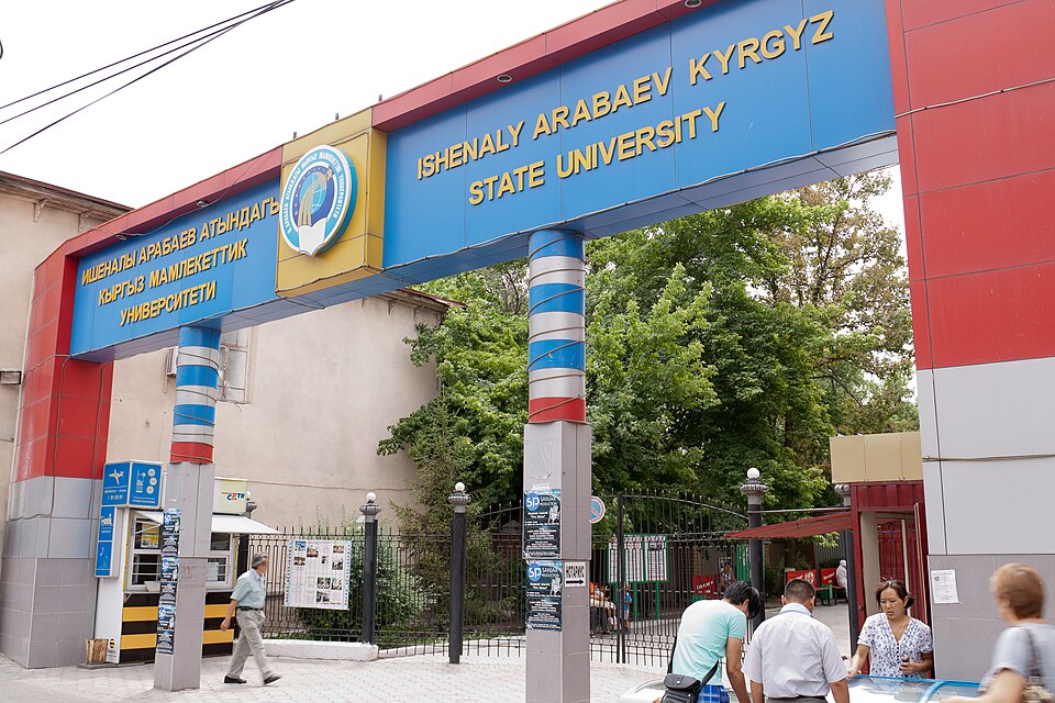 Fayl:Kyrgyz State University of Arabaev.jpg