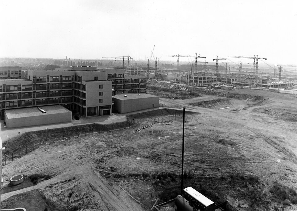 Fayl:Philfak bau um 1973.tif