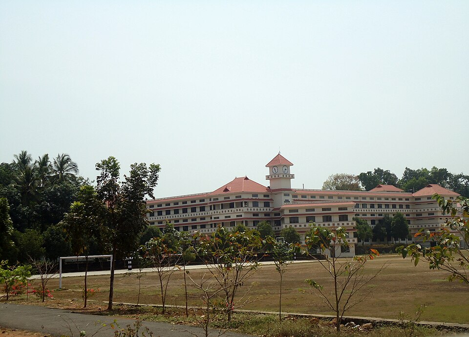 Fayl:St Patrics Academy Manjapra.JPG