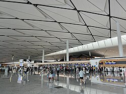 1-terminalning aeroport oldi qismi