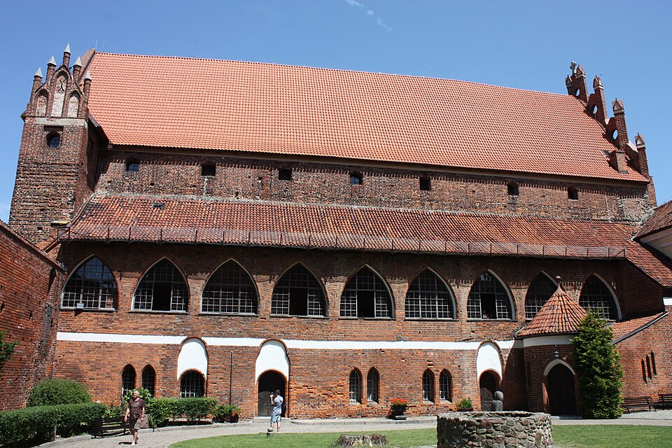 Fayl:647372 Olsztyn zespół zamku 05.JPG