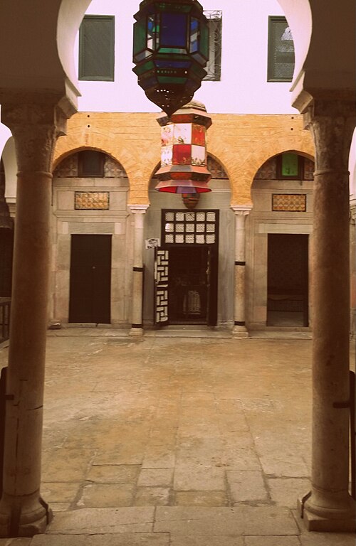 Fayl:Aziza Othmana 2.jpg