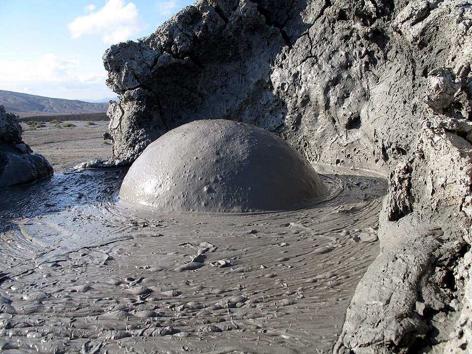 Fayl:Bubbling Mud Volcano (3860839273).jpg