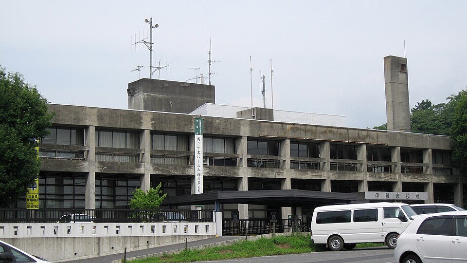 Fayl:Iga cityhall.jpg