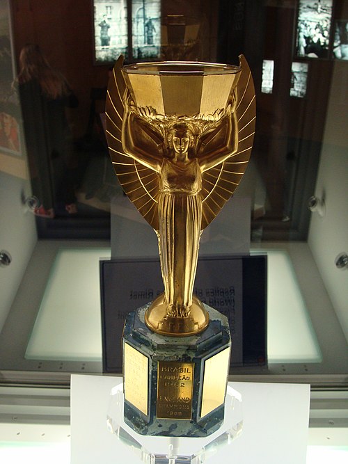 Fayl:Jules Rimet trophy replica.jpg