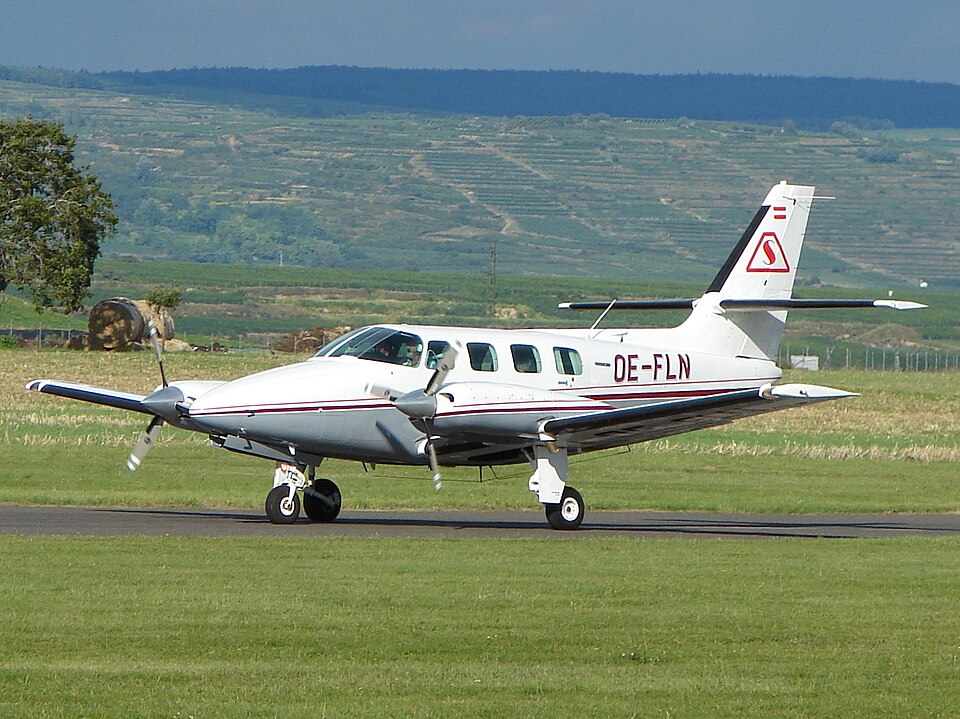 Fayl:Cessna T303 Crusader.jpg