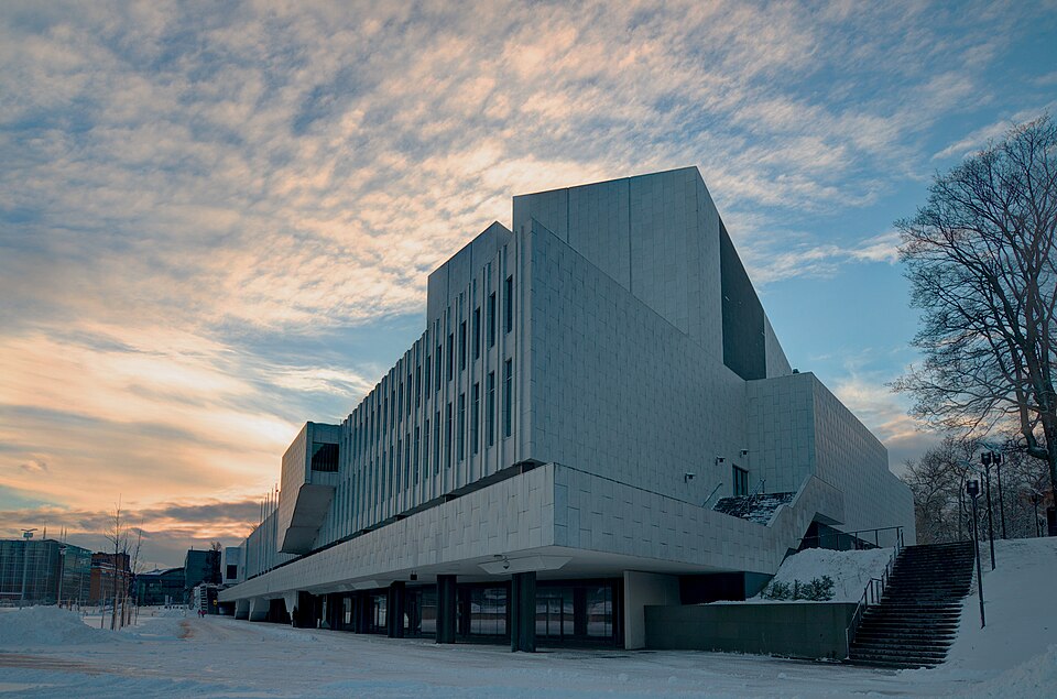 Fayl:Finlandia Hall (16007856688).jpg