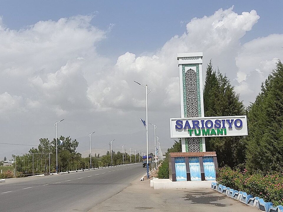 Fayl:Sariosiyo tumaniga kirish.jpg
