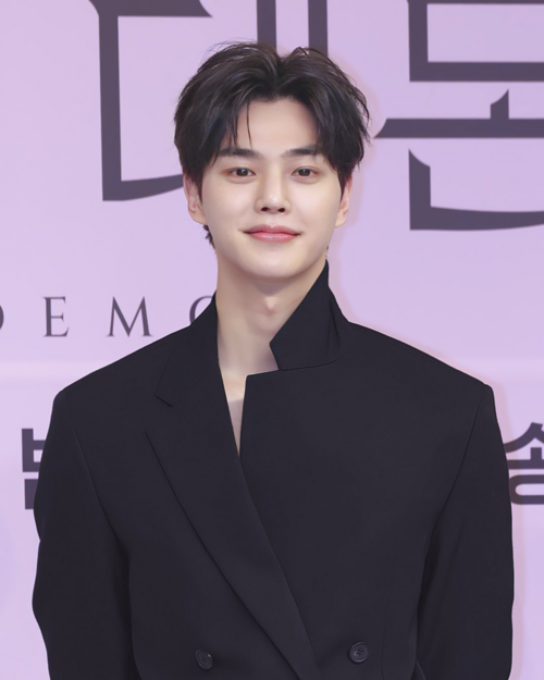 Fayl:Song Kang in November 2023.png