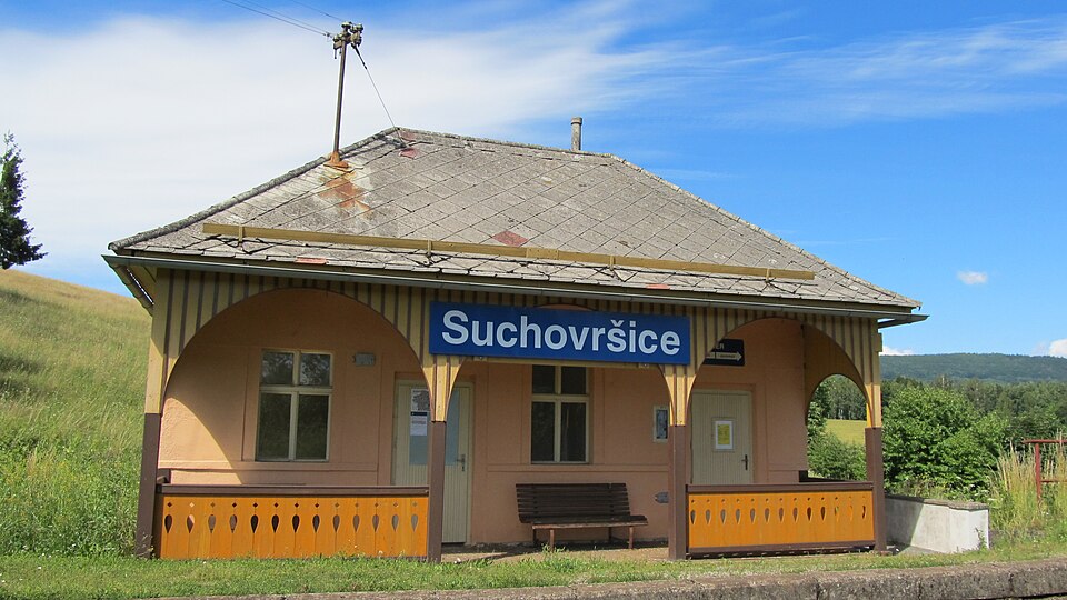 Fayl:Suchovršice - Vlaková zastávka.JPG