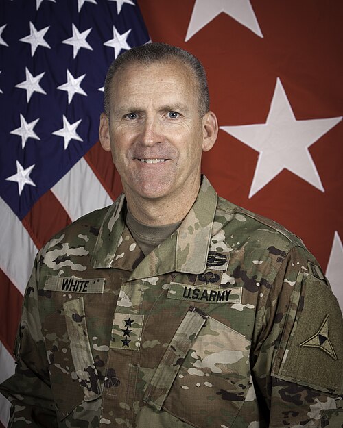 Fayl:Lt. Gen. Robert P. White.jpg