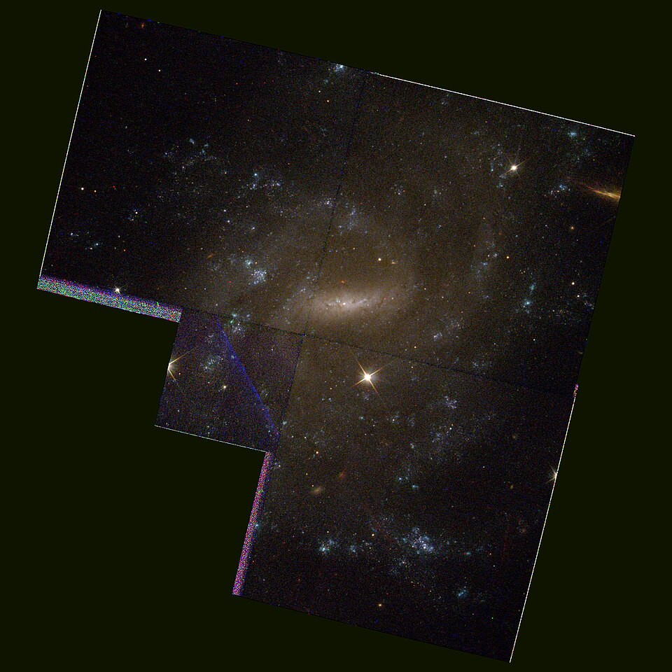 Fayl:Ngc5556-hst-R814G606B450.jpg