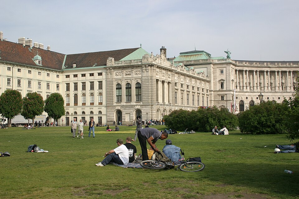 Fayl:Wien-Hofburg-106-Heldenplatz-2007-gje.jpg