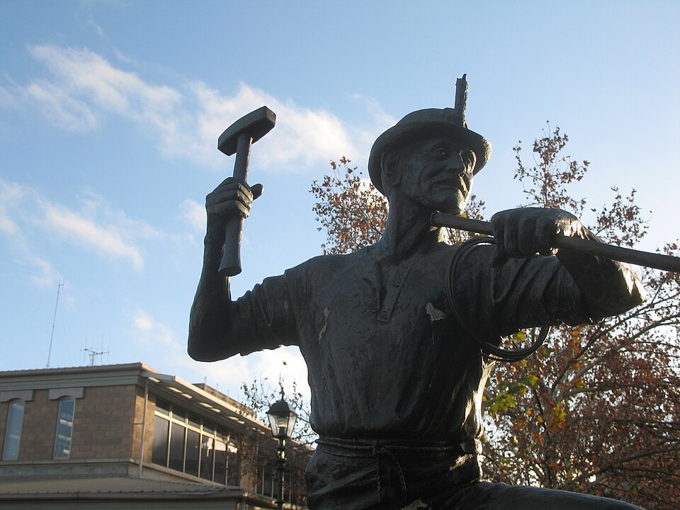 Fayl:Bendigo Miners' statue.jpg